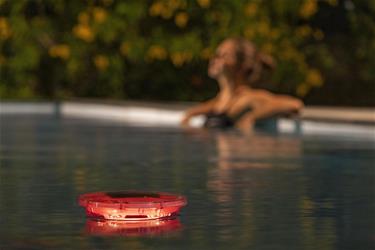 Bestway SolarGlow LED kemikaliedispenser med 4-färgad belysning-3