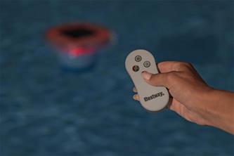 Bestway SolarGlow LED kemikaliedispenser med 4-färgad belysning-4