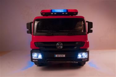 Brandbil Elbil till Barn 12V m/2.4G, Gummidäck, hjälm, vattenpistol, etc.-8