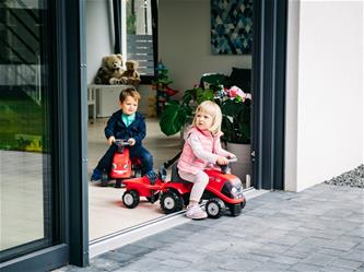 Case IH Gå-Traktor med Trailer och verktyg-12