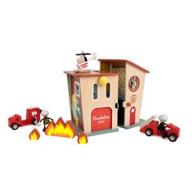 Classic World Träleksak Brandstation med tillbehör-4