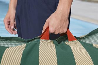 Everluxe lyxig poolmadrass i tyg med bärhandtag-4