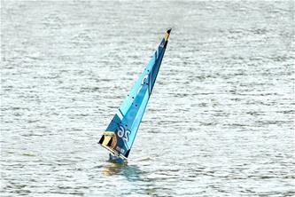 Focus V3 RC-segelbåt – Stor 2,4 GHz RTR-yacht FlySky i6 röd-4