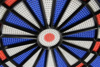 Hedstrom Säkerhetsdarttavla med 6 Dartpilar-4