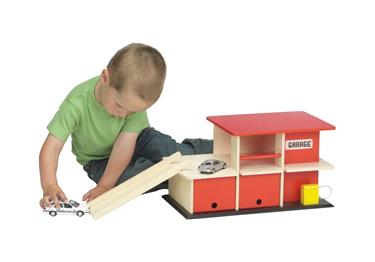 Krea Garage / Biluppställningsplats i trä-3